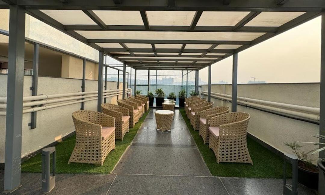 Bamboo Posh 2bhk With Sky Garden Apartment *