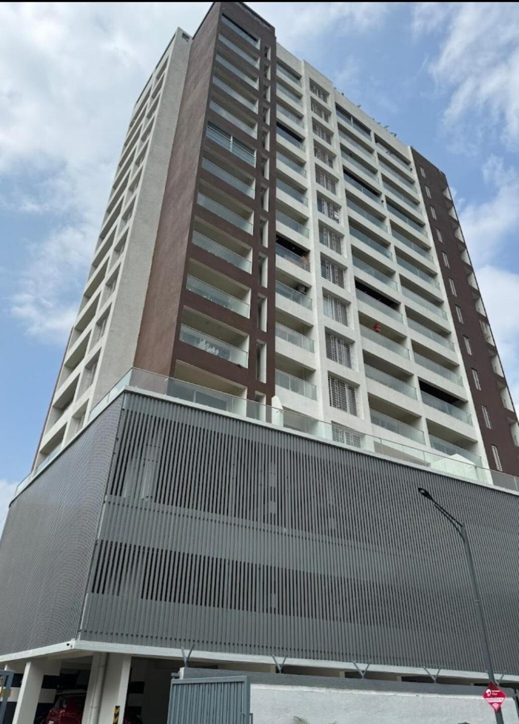 Bamboo Posh 2bhk With Sky Garden Apartment